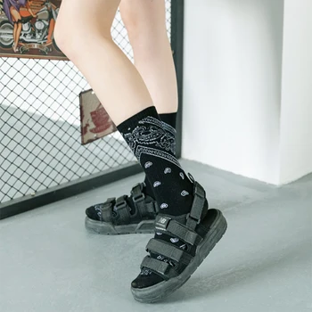 Moda Erkek Kadın Çorap Pamuk Harajuku Sanat Kaykay Sevimli Komik Mutlu Orijinal Kızlar Hip Hop Tüp Çorap
